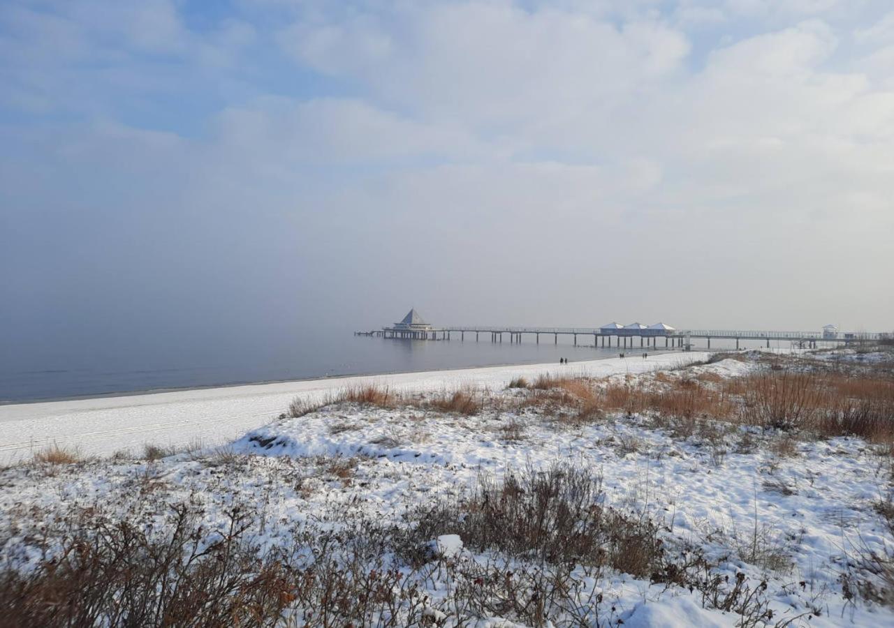 Modernes Reetdach-Ostseeferienhaus Bella Mare, Insel Usedom Mit Sauna, Kamin & Sonnenterrasse Zirchow Экстерьер фото